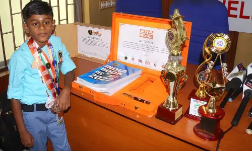 மாணவர் சாதனை