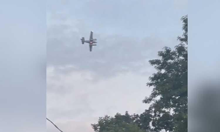 வால்மார்ட் அங்காடி விமானம் மூலம் தகர்க்கப்படும்: விமானி மிரட்டலால் அமெரிக்காவில் பரபரப்பு வால்மார்ட் அங்காடி விமானம் மூலம் தகர்க்கப்படும்: விமானி மிரட்டலால் அமெரிக்காவில் பரபரப்பு