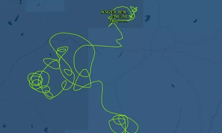 வால்மார்ட் கட்டிடத்திற்கு மிரட்டல்: எரிபொருள் தீர்ந்ததும் விமானத்தை தரையிறக்கிய விமானி..போலீசார் விசரணை வால்மார்ட் கட்டிடத்திற்கு மிரட்டல்: எரிபொருள் தீர்ந்ததும் விமானத்தை தரையிறக்கிய விமானி..போலீசார் விசரணை