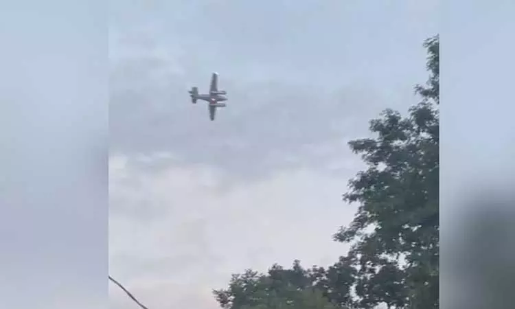 வால்மார்ட் கட்டிடத்திற்கு மிரட்டல்: எரிபொருள் தீர்ந்ததும் விமானத்தை தரையிறக்கிய விமானி..போலீசார் விசரணை வால்மார்ட் கட்டிடத்திற்கு மிரட்டல்: எரிபொருள் தீர்ந்ததும் விமானத்தை தரையிறக்கிய விமானி..போலீசார் விசரணை