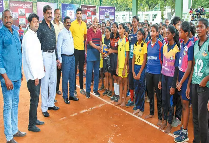 பள்ளி கைப்பந்து: மான்போர்ட் அணி வெற்றி