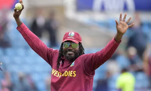 லெஜன்ட்ஸ் லீக் கிரிக்கெட்: சேவாக் அணியில் இணைந்த கிறிஸ் கெயில்- ரசிகர்கள் மகிழ்ச்சி