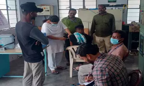 சுல்தான்பேட்டை, வால்பாறையில் கொரோனா தடுப்பூசி முகாம்