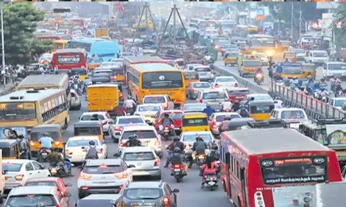 திண்டுக்கல்லில் கொட்டி தீர்த்த மழை:  போக்குவரத்து நெரிசலால் வாகன ஓட்டிகள் அவதி