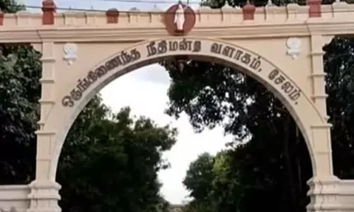 திருப்பதி வஸ்திர சேவை தொடர்பாக பக்தர் தொடர்ந்த வழக்கு - ரூ.50 லட்சம் இழப்பீடு வழங்க கோர்ட் உத்தரவு திருப்பதி வஸ்திர சேவை தொடர்பாக பக்தர் தொடர்ந்த வழக்கு - ரூ.50 லட்சம் இழப்பீடு வழங்க கோர்ட் உத்தரவு