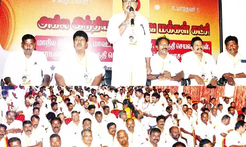 போதைப்பொருளை தடுக்க முனைப்பு காட்டும் அரசு, மது விற்பனையை நிறுத்த வேண்டும்- சரத்குமார் போதைப்பொருளை தடுக்க முனைப்பு காட்டும் அரசு, மது விற்பனையை நிறுத்த வேண்டும்- சரத்குமார்