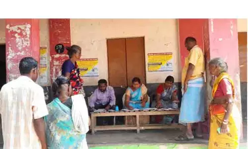 வாக்காளர் அட்டையுடன் ஆதார் எண் இணைக்கும் சிறப்பு முகாம் வாக்காளர் அட்டையுடன் ஆதார் எண் இணைக்கும் சிறப்பு முகாம்