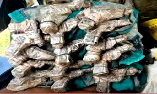 சட்டவிரோதமாக ஆயுத விற்பனையில் ஈடுபட்ட 3 பேர் கைது - பஞ்சாப் போலீசார் அதிரடி சட்டவிரோதமாக ஆயுத விற்பனையில் ஈடுபட்ட 3 பேர் கைது - பஞ்சாப் போலீசார் அதிரடி