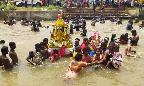 விநாயகர் சிலைகள் நீர்நிலைகளில் கரைப்பு விநாயகர் சிலைகள் நீர்நிலைகளில் கரைப்பு