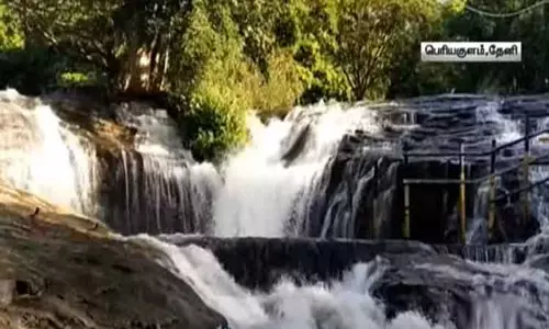 கும்பக்கரை அருவியில் வெள்ளப்பெருக்கு; 5-வது நாளாக சுற்றுலா பயணிகளுக்கு தடை கும்பக்கரை அருவியில் வெள்ளப்பெருக்கு; 5-வது நாளாக சுற்றுலா பயணிகளுக்கு தடை