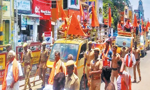 காஞ்சீபுரம், செங்கல்பட்டு மாவட்டங்களில் விநாயகர் சிலைகள் ஊர்வலமாக எடுத்து செல்லப்பட்டு கரைக்கப்பட்டன