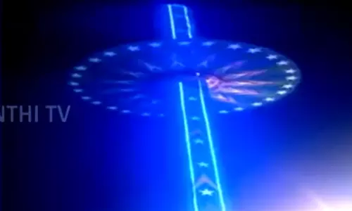 அந்தரத்தில் சுழன்று கொண்டே 50 பேருடன் தரையில் விழுந்து நொறுங்கிய ராட்சத ராட்டினம் - கதிகலங்க  வைக்கும் காட்சி...!