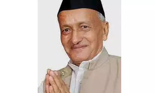 உத்தவ் தாக்கரே அரசு பரிந்துரை செய்த 12 எம்.எல்.சி.க்கள் பட்டியலை ரத்து செய்தார், கவர்னர் உத்தவ் தாக்கரே அரசு பரிந்துரை செய்த 12 எம்.எல்.சி.க்கள் பட்டியலை ரத்து செய்தார், கவர்னர்