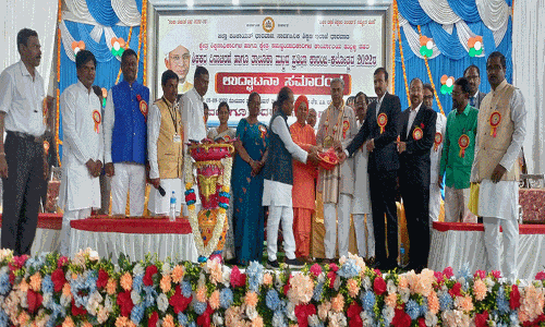 உப்பள்ளியில் ஆசிரியர் தின விழா கொண்டாட்டம்; ஜெகதீஷ் ஷெட்டர், பசவராஜ் ஹொரட்டி பங்கேற்பு