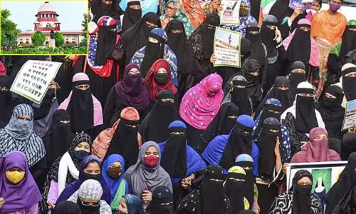 மதச்சார்பற்ற நாட்டில் அரசுப்பள்ளியில் மத ரீதியிலான உடை அணியலாமா? - ஹிஜாப் வழக்கில் சுப்ரீம் கோர்ட்டு கேள்வி