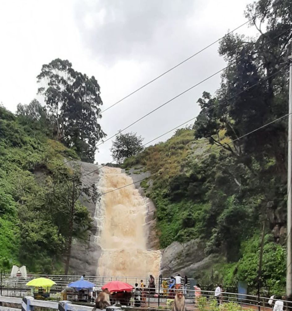 Heavy rain in Kodaikanal led to flooding in the waterfalls