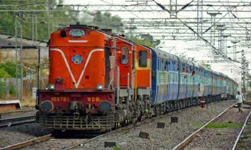 பராமரிப்பு சிக்கல், சாதகமற்ற வானிலை காரணமாக 220 ரெயில்களை ரத்து செய்த இந்திய ரெயில்வே நிர்வாகம் பராமரிப்பு சிக்கல், சாதகமற்ற வானிலை காரணமாக 220 ரெயில்களை ரத்து செய்த இந்திய ரெயில்வே நிர்வாகம்