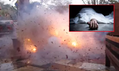 ஆந்திர பிரதேசத்தில் பட்டாசு குடோன் வெடித்தது; 4 பேருக்கு தீவிர சிகிச்சை