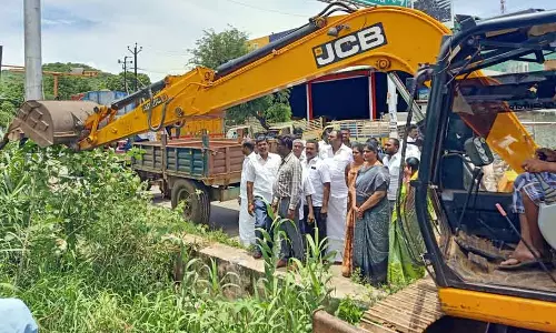 தேனியில்   ராஜவாய்க்கால் தூர்வாரும் பணி தொடக்கம்