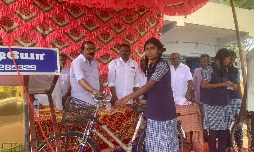 விலையில்லா சைக்கிள் வழங்கும் விழா