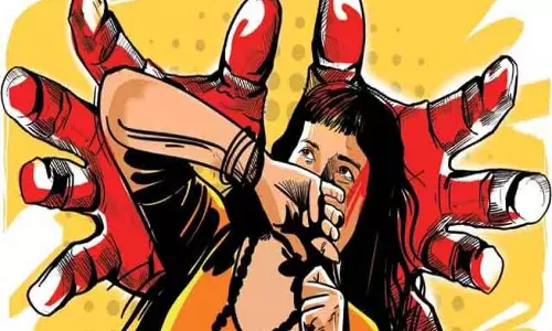 அரசு பஸ்சில் கல்லூரி மாணவிக்கு பாலியல் தொல்லை அரசு பஸ்சில் கல்லூரி மாணவிக்கு பாலியல் தொல்லை