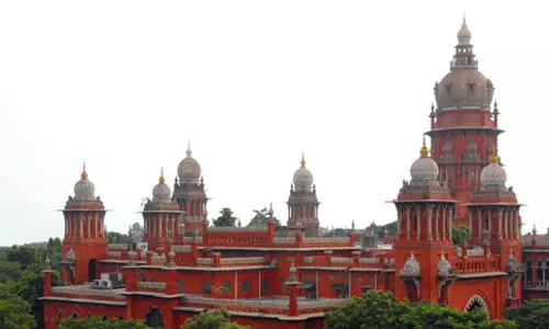 அ.தி.மு.க. அலுவலகத்தில் இருந்து ஆவணங்கள் எடுத்துச்சென்ற விவகாரம்: ஐகோர்ட்டில் இன்று விசாரணை