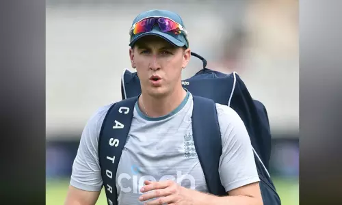 தென் ஆப்பிரிக்காவுக்கு எதிரான கடைசி டெஸ்ட்; இங்கிலாந்து ஆடும் லெவனில் அறிமுக வீரராக ஹேரி புரூக் சேர்ப்பு