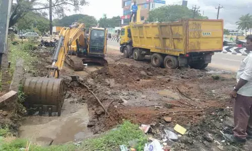 பொள்ளாச்சியில் ரூ.6¾ கோடியில் சாலை பணிகள் தொடக்கம் பொள்ளாச்சியில் ரூ.6¾ கோடியில் சாலை பணிகள் தொடக்கம்