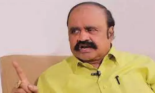 அ.தி.மு.க. அலுவலகத்துக்கு எடப்பாடி பழனிசாமி தரப்பினர் செல்வதை டி.ஜி.பி. அனுமதிக்க கூடாது ஓசூரில் புகழேந்தி பேட்டி அ.தி.மு.க. அலுவலகத்துக்கு எடப்பாடி பழனிசாமி தரப்பினர் செல்வதை டி.ஜி.பி. அனுமதிக்க கூடாது ஓசூரில் புகழேந்தி பேட்டி