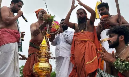 ராஜேந்திரப்பட்டினம்    சர்வசித்தி விநாயகர் கோவில் கும்பாபிஷேகம்    திரளான பக்தர்கள் சாமி தரிசனம்