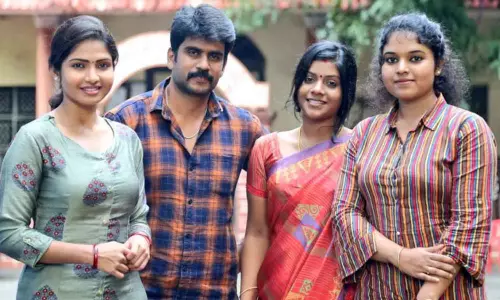 மூன்று கதாநாயகிகளுடன் இணைந்த நடிகர் ஸ்ரீ மூன்று கதாநாயகிகளுடன் இணைந்த நடிகர் ஸ்ரீ