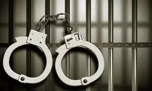 ஈரோட்டில் சட்ட விரோதமாக தங்கியிருந்த நைஜீரியா நாட்டை சேர்ந்த 2 பேர் கைது ஈரோட்டில் சட்ட விரோதமாக தங்கியிருந்த நைஜீரியா நாட்டை சேர்ந்த 2 பேர் கைது