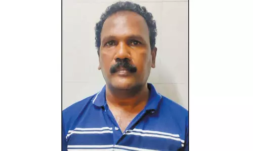 இளம்பெண்ணுக்கு பாலியல் தொந்தரவு கொடுத்த சப்-இன்ஸ்பெக்டர் கைது இளம்பெண்ணுக்கு பாலியல் தொந்தரவு கொடுத்த சப்-இன்ஸ்பெக்டர் கைது