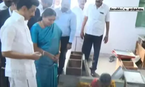 கோவில்பட்டியில் உள்ள தீப்பெட்டி தொழிற்சாலையில் முதல்-அமைச்சர் மு.க.ஸ்டாலின் ஆய்வு கோவில்பட்டியில் உள்ள தீப்பெட்டி தொழிற்சாலையில் முதல்-அமைச்சர் மு.க.ஸ்டாலின் ஆய்வு