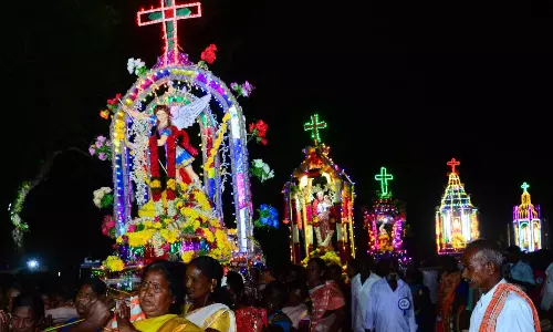 ஓரியூரில் ஆரோக்கிய அன்னை பிறப்பு விழா தேர் பவனி ஓரியூரில் ஆரோக்கிய அன்னை பிறப்பு விழா தேர் பவனி