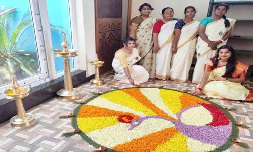 பொள்ளாச்சி, வால்பாறை பகுதிகளில் ஓணம் பண்டிகை கொண்டாட்டம்-வீடுகளில் அத்தப்பூ கோலமிட்டு மகிழ்ந்தனர்