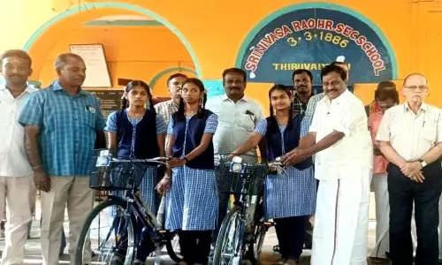 402 மாணவ-மாணவிகளுக்கு விலையில்லா சைக்கிள் 402 மாணவ-மாணவிகளுக்கு விலையில்லா சைக்கிள்