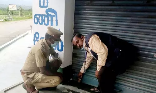 குட்கா பதுக்கி விற்ற 2 கடைகளுக்கு சீல்