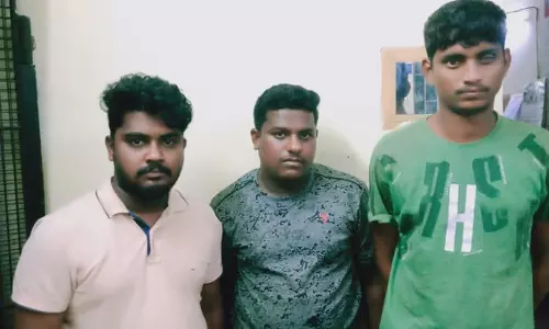 காரில் ரூ.20 லட்சம் திருடிய 3 பேர் கைது ரூ.13 லட்சத்து 20 ஆயிரம் பறிமுதல் காரில் ரூ.20 லட்சம் திருடிய 3 பேர் கைது ரூ.13 லட்சத்து 20 ஆயிரம் பறிமுதல்