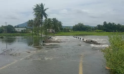 4 தரைப்பாலங்கள் தண்ணீரில் மூழ்கின