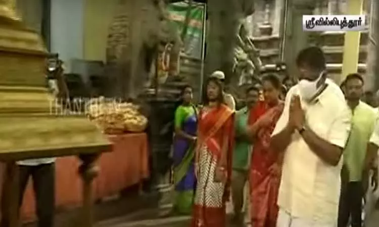 ஸ்ரீவில்லிபுத்தூர் ஆண்டாள் கோவிலில் ஓபிஎஸ் குடும்பத்தோடு சாமி தரிசனம்