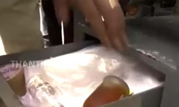 வகுப்பறையில் மதுபாட்டில்: மதுபோதையில் பாடம் எடுத்த பெண் ஆசிரியர் -  அதிகாரிகள் அதிர்ச்சி...!