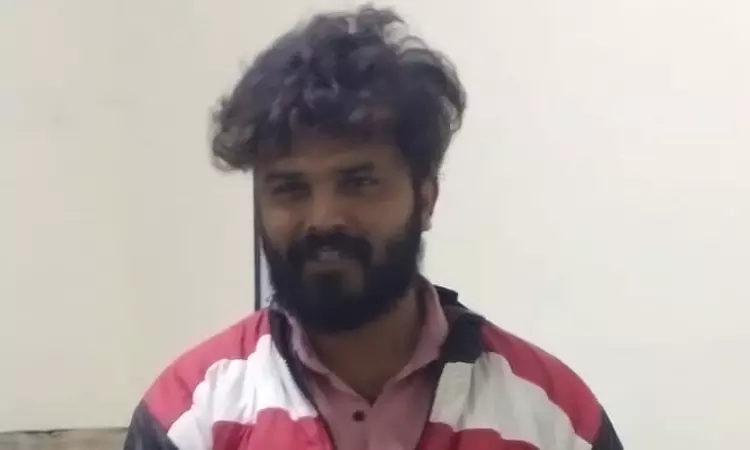 காரை நிறுத்த சொல்லியதால் ஆத்திரம்: சப்-இன்ஸ்பெக்டரை மதுபோதையில் தாக்கிய தனியார் நிறுவன மேலாளர்...!