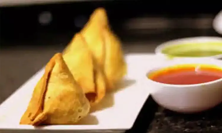 சமோசாவிற்கு ஸ்பூன் கிடையாதா?- முதல் மந்திரி உதவி எண்ணை அழைத்து புகார் செய்த வாடிக்கையாளர்