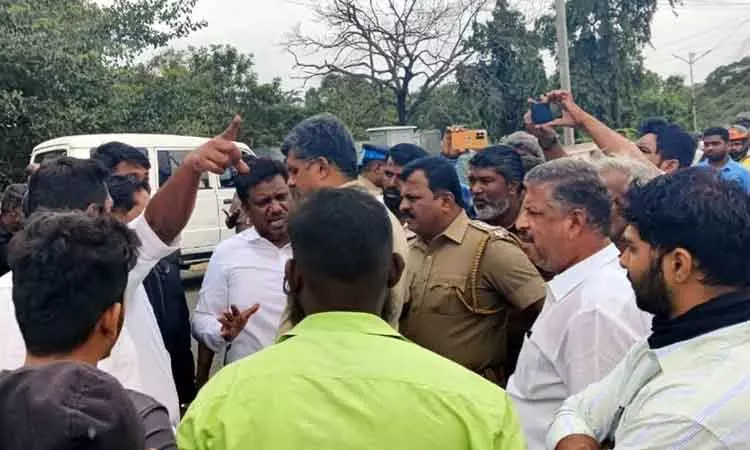 கோவையில் த.மு.மு.க.வினர் திடீர் சாலை மறியல்