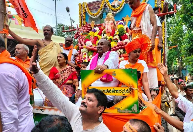 இந்து மகாசபை சார்பில் விநாயகர் சிலை ஊர்வலம்; முன்னாள் மந்திரி ஈசுவரப்பா கலந்து கொண்டார் இந்து மகாசபை சார்பில் விநாயகர் சிலை ஊர்வலம்; முன்னாள் மந்திரி ஈசுவரப்பா கலந்து கொண்டார்