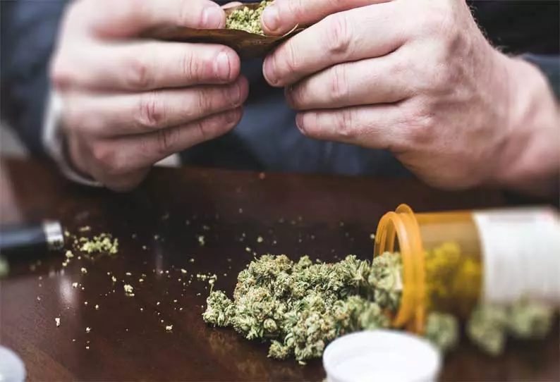 பள்ளி, கல்லூரி அருகே புகையிலை விற்பனை செய்தால் நடவடிக்கை; கலெக்டர் சதீஸ் கடும் எச்சரிக்கை பள்ளி, கல்லூரி அருகே புகையிலை விற்பனை செய்தால் நடவடிக்கை; கலெக்டர் சதீஸ் கடும் எச்சரிக்கை