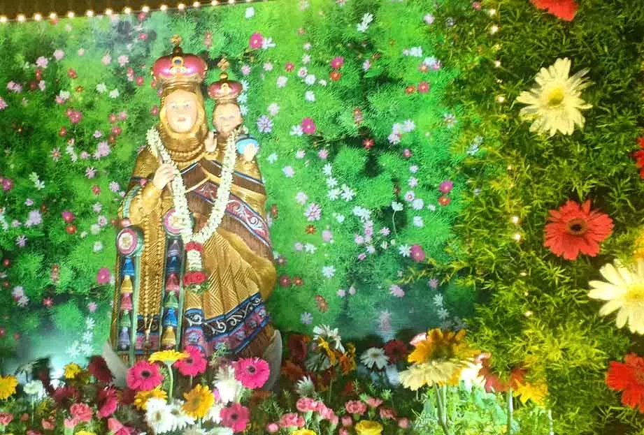 கம்பத்தில்   ஆரோக்கிய அன்னை தேர் பவனி