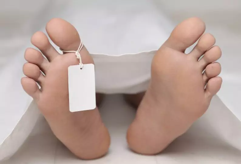 விளக்கு தீ சேலையில் பிடித்து மூதாட்டி சாவு விளக்கு தீ சேலையில் பிடித்து மூதாட்டி சாவு