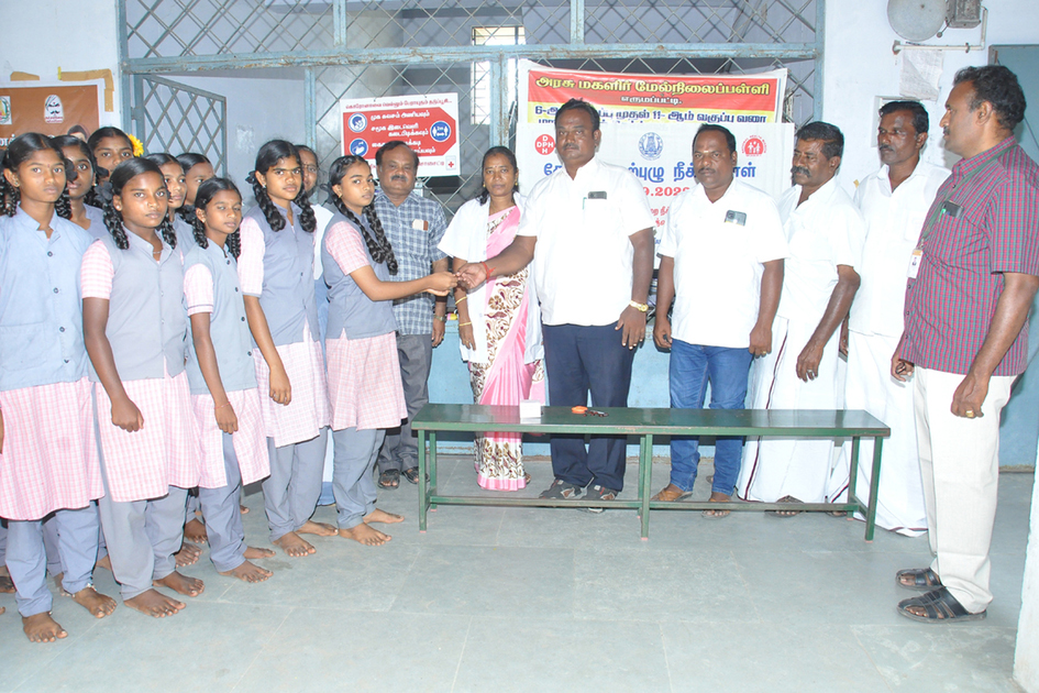அரசு பள்ளி மாணவிகளுக்கு குடற்புழு நீக்க மாத்திரை அரசு பள்ளி மாணவிகளுக்கு குடற்புழு நீக்க மாத்திரை